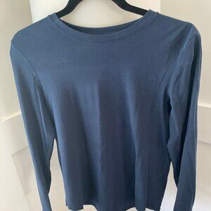 lululemon Long Sleeved Navy T-Shirt Size 4